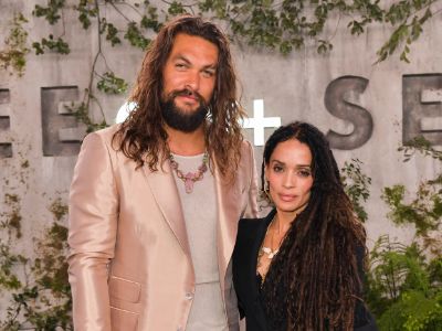 Jason Momoa is wearing a peach suit whereas, Lisa Bonet is wearing a black suit.